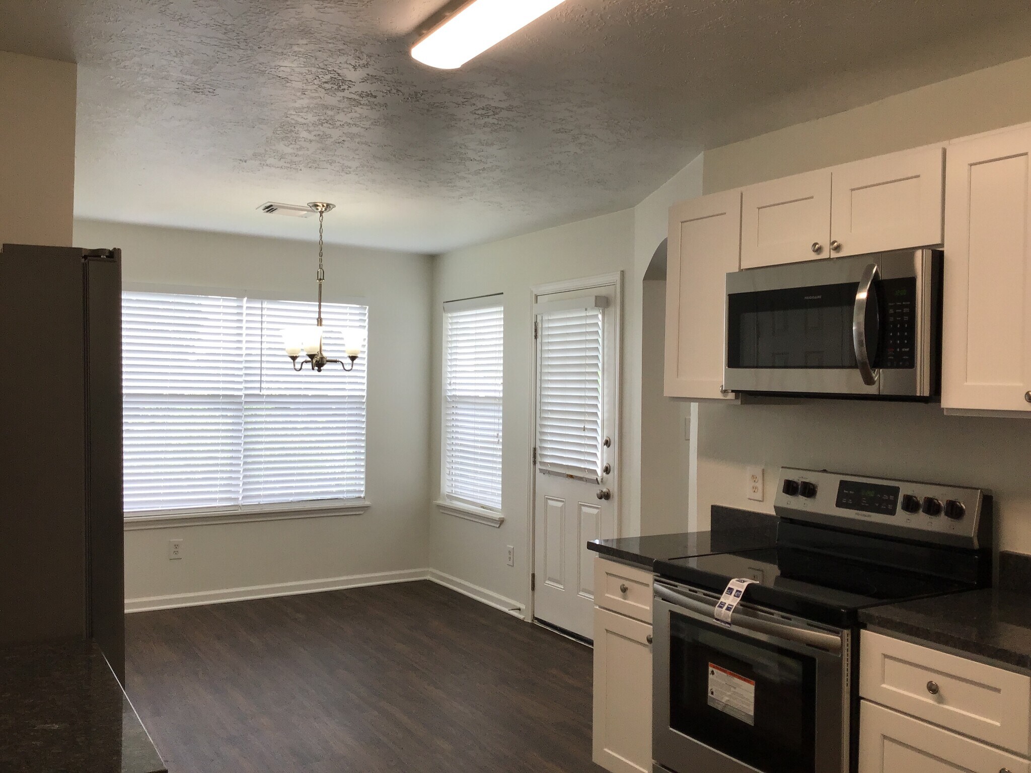 Building Photo - 327 Leisure Ln