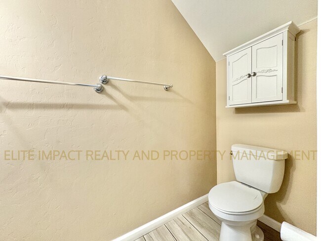 Building Photo - 6004 S Meadow Breeze Dr