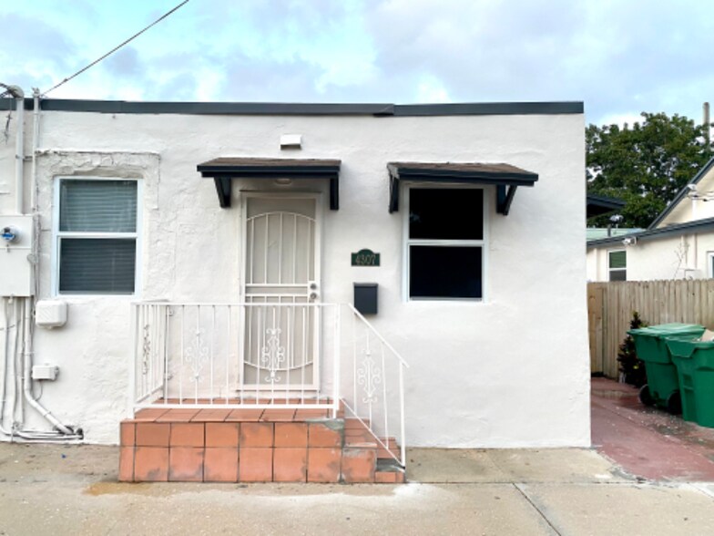 Building Photo - 4307 SW 9th St