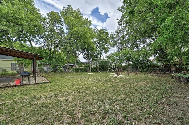 Building Photo - 1500 Fairfield Dr