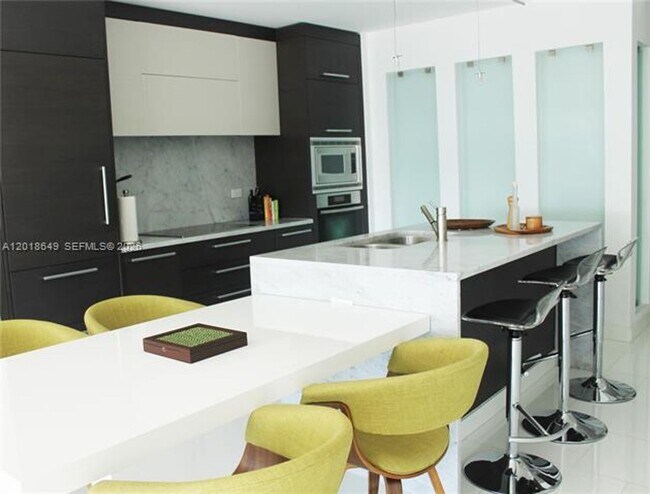 Building Photo - 900 Biscayne Blvd