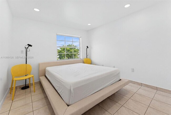 Building Photo - 8250 Byron Ave