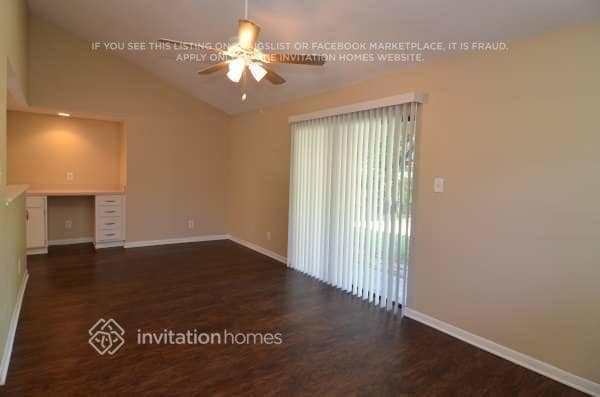 Building Photo - 2417 Devonwoode Pl