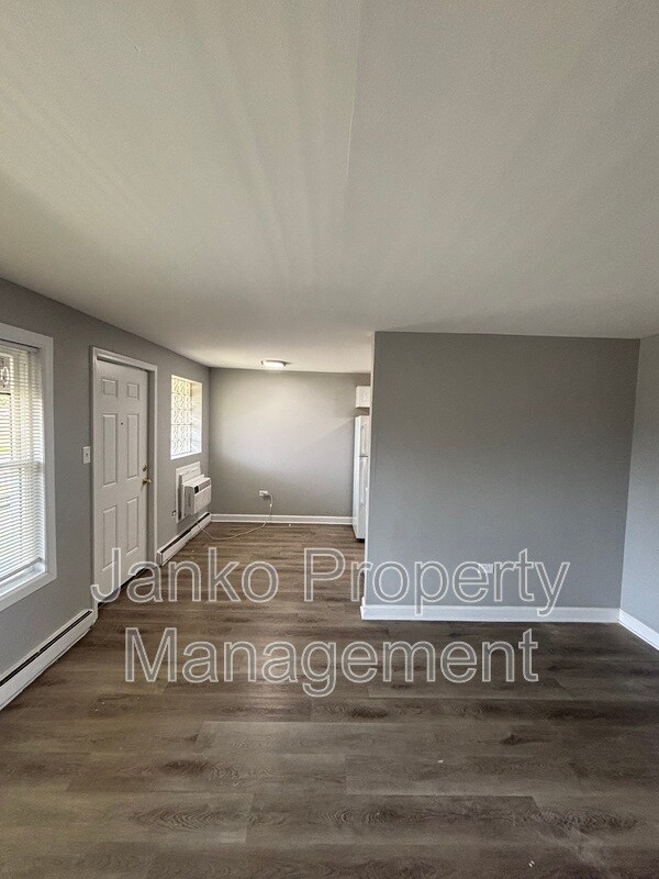Building Photo - 2113 W 119th St