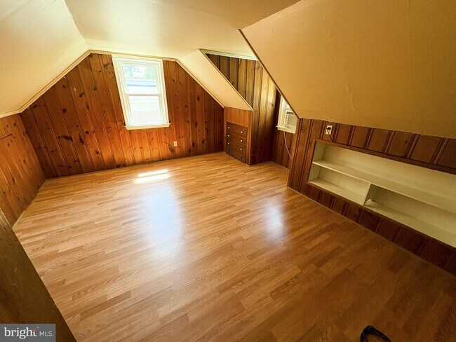 Building Photo - 27 Kingsley Rd