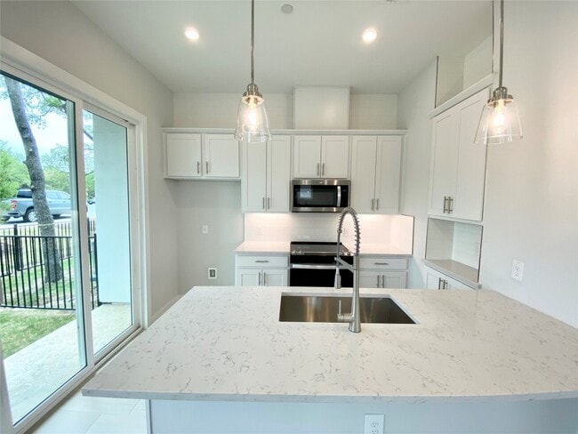 Building Photo - 12001 Vista Parke Dr