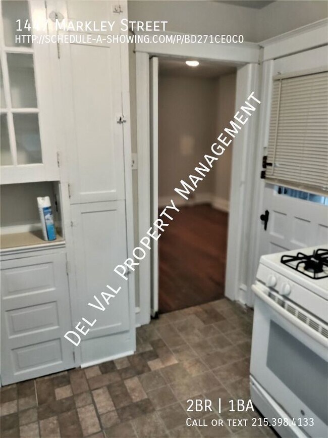 Building Photo - Brick-Front 2-BD, 1-BTH, Townhome for Rent...