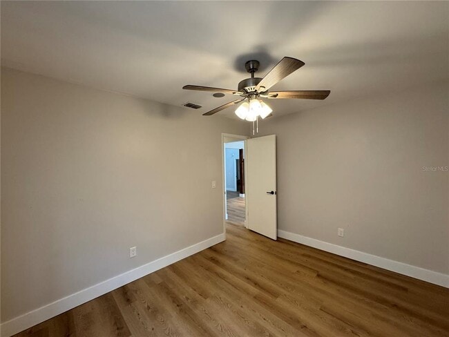Building Photo - 107 S Deerwood Ave