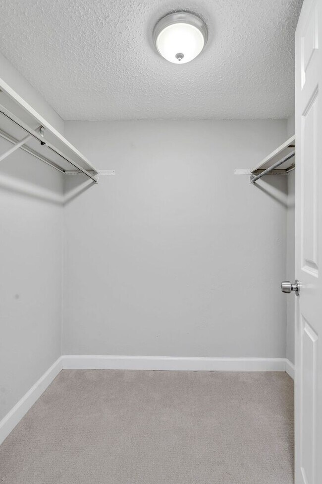 Building Photo - Bellemeade Highlands Condo