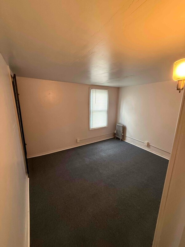 Building Photo - 148 S Van Buren Ave