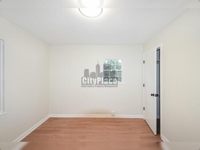 Building Photo - 3202 Macarthur Ln