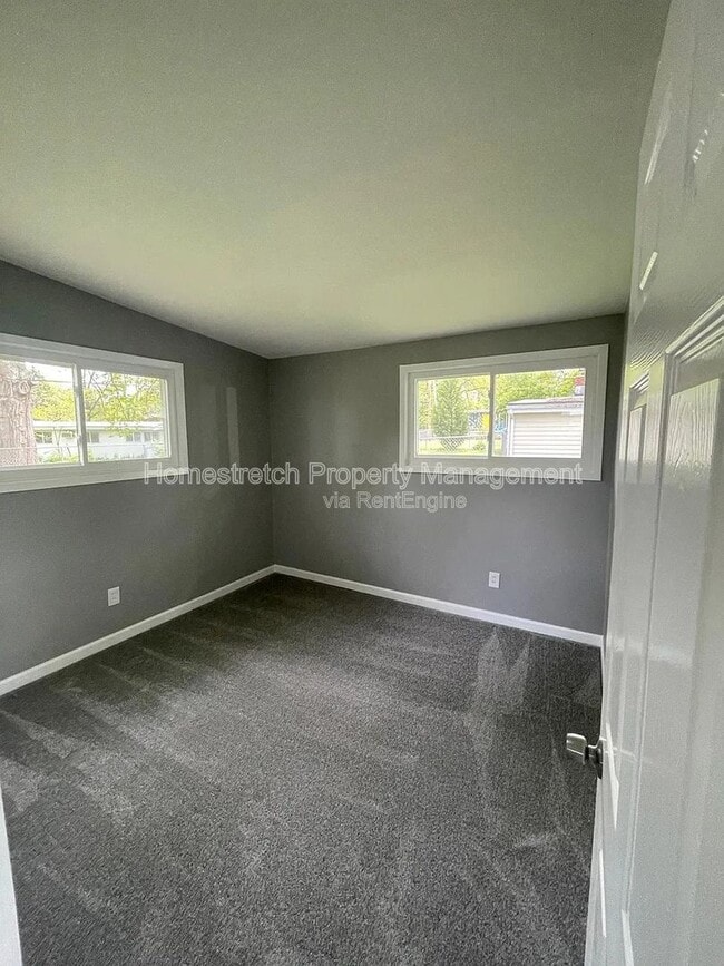 Building Photo - 430 Holiday Hl