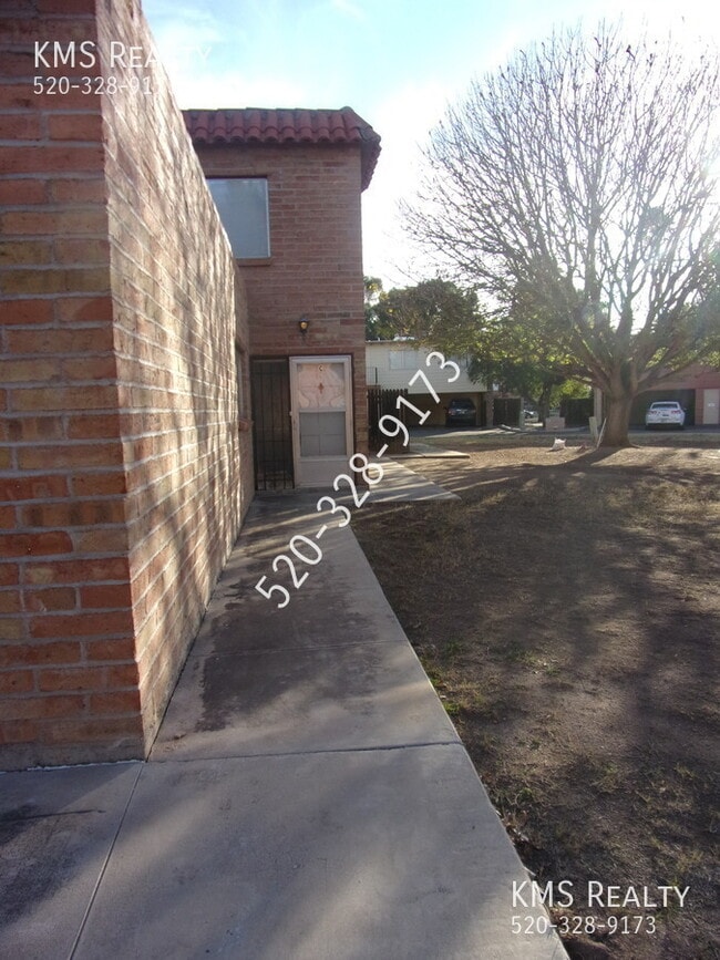 Building Photo - 6609 East Calle Alegria