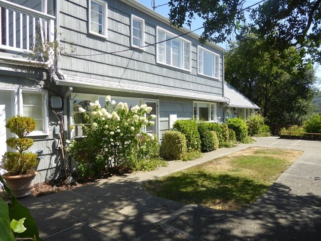 Building Photo - SPACIOUS AND SECLUDED THREE BED / TWO BATH HOME IN ROSS WITH POOL