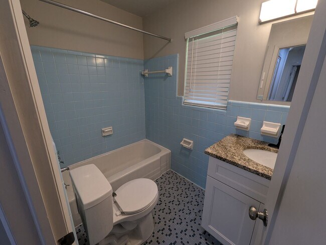 Building Photo - 110 Springtree Rd