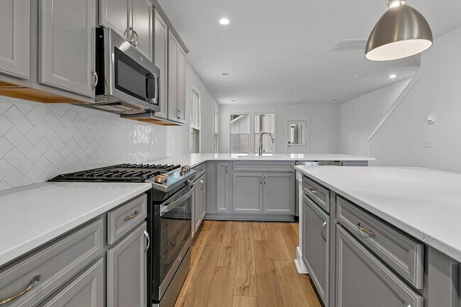 Building Photo - 110 Crimson St