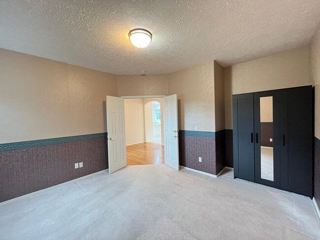 Building Photo - Clackamas Ranch 3 bedroom 2 bathroom - W/D...