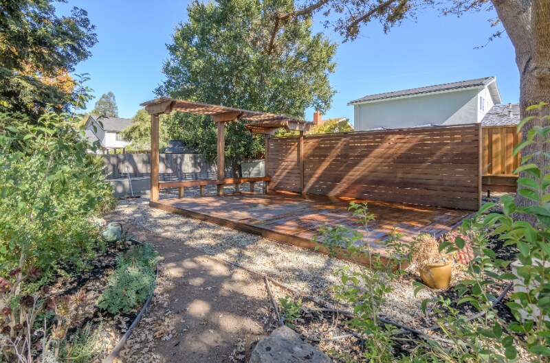 Building Photo - 421 Kahrs Ave