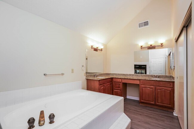 Building Photo - 14635 S Hearthstone Green Dr