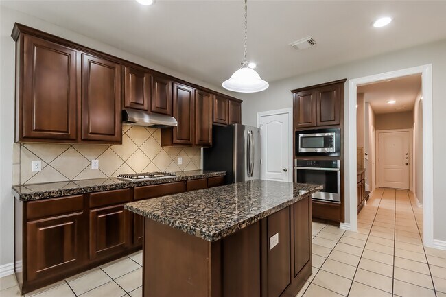 Building Photo - 13605 Falcon Ct