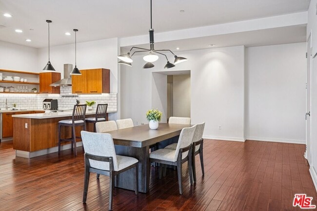 Building Photo - 801 S Grand Ave