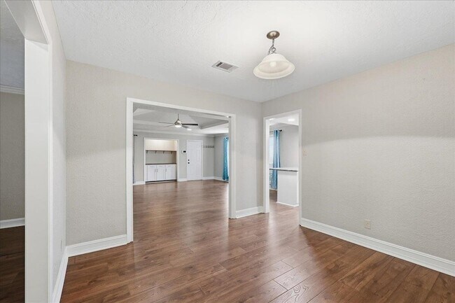 Building Photo - 6795 Greenwood Dr