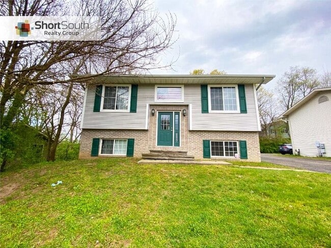 Building Photo - 4 bed 2 bath Single Family Home