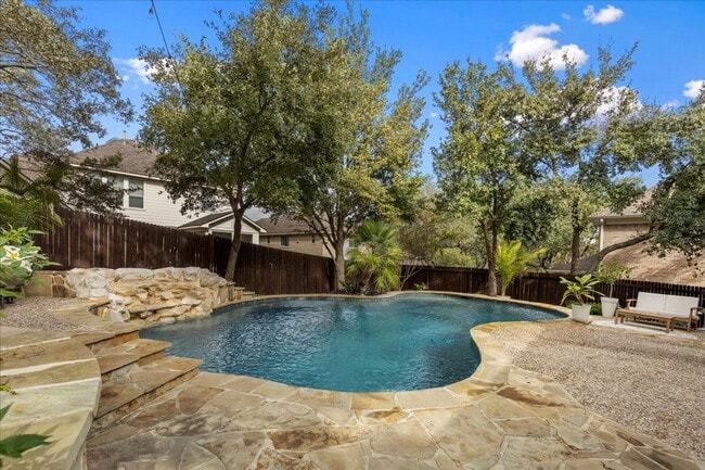 Building Photo - 4 Bedroom 3.5 Bath Heights At Stone Oak Subdivision
