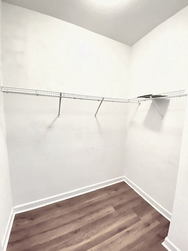 Building Photo - Spacious 3BR House 2 Blocks from the Beach