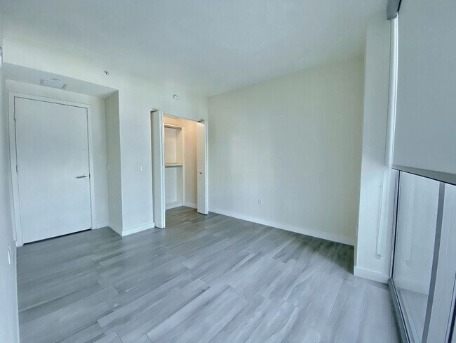 Building Photo - 1100 S Miami Ave