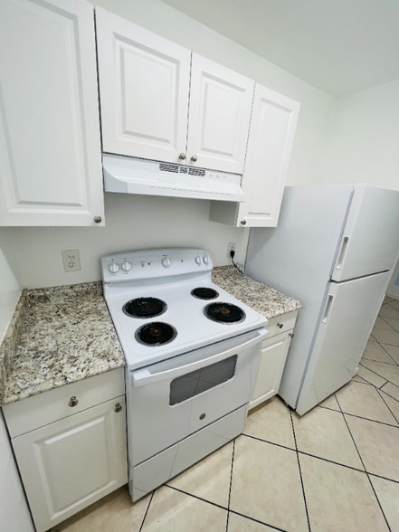 Building Photo - 510 24th Ave N