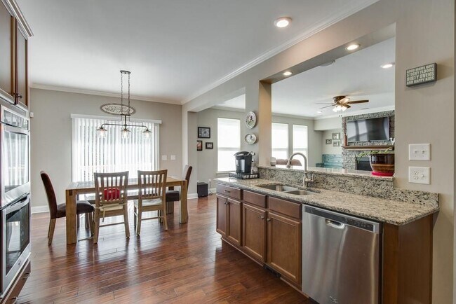 Building Photo - Gorgeous 4 Bed/3.5 Bath Home in Mt. Juliet