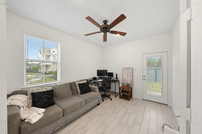 Building Photo - 18814 River Overlook Ct