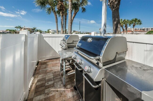 Building Photo - 240 Sand Key Estates Dr