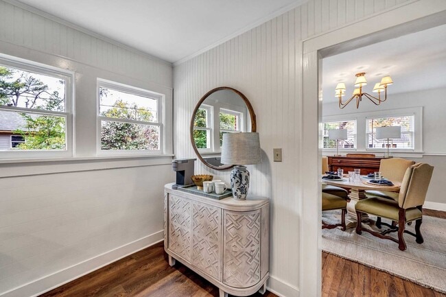 Building Photo - Charming 3 Bedroom Home in Historic District