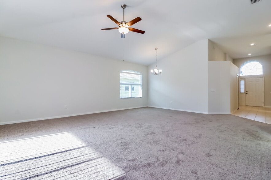 Building Photo - 1243 Maximilian Dr