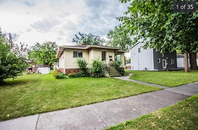 Building Photo - 1543 9th St N