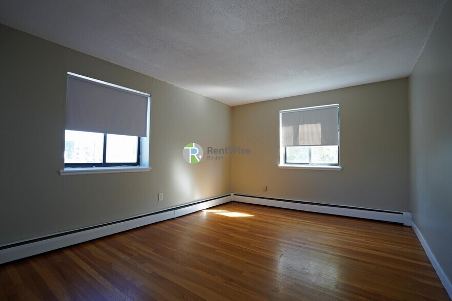 Building Photo - 122 Dustin St