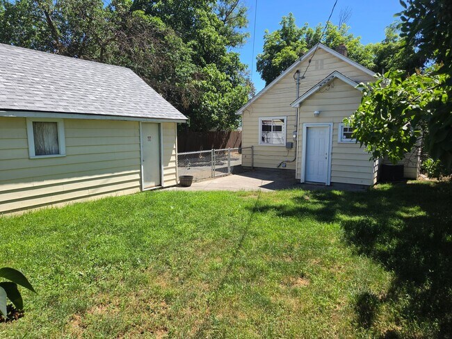 Building Photo - Great Northside 4 bed 2 bath home