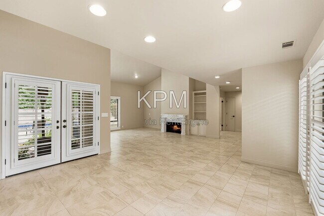 Building Photo - 3342 Cove Cir