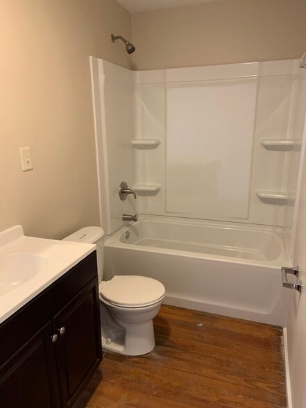 Bath - 1312 S Lincoln St