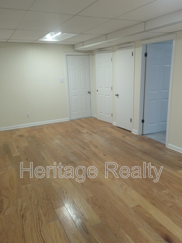 Building Photo - 1304 E Woodshire Dr