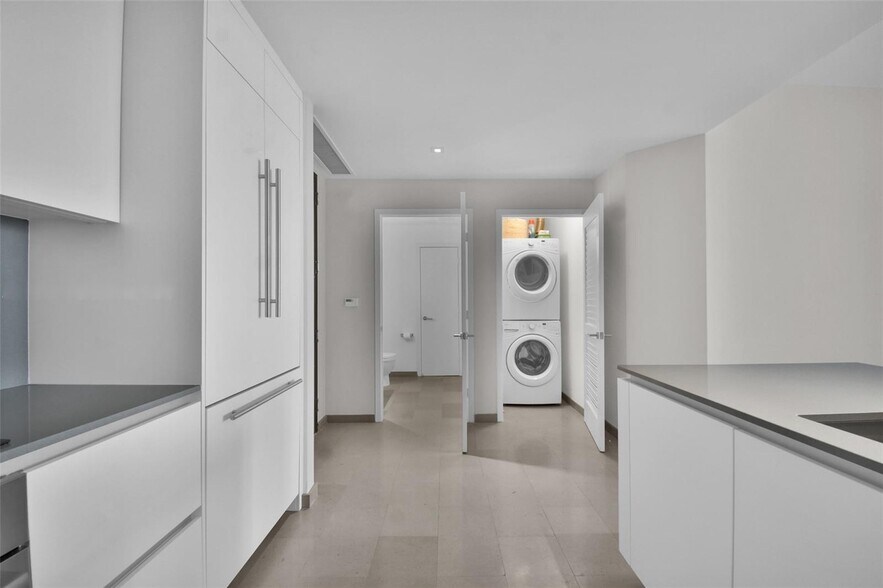 Building Photo - 88 SW 7th St