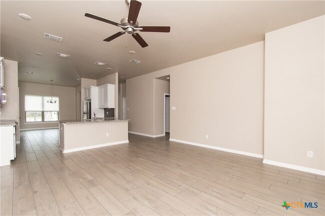 Building Photo - 717 Holstein Dr