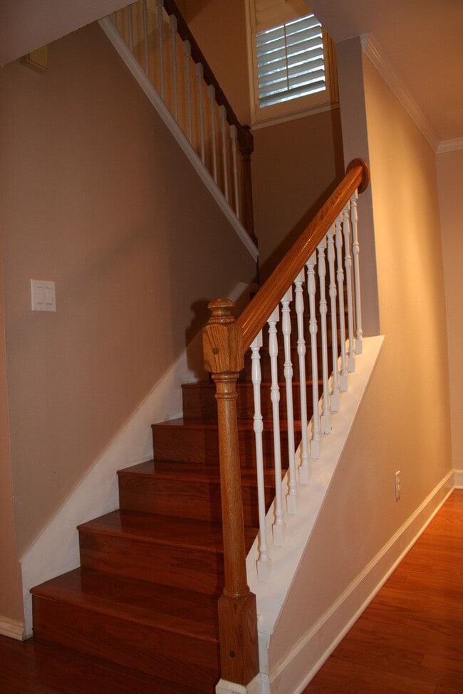 Building Photo - 5500 Lennox Ave