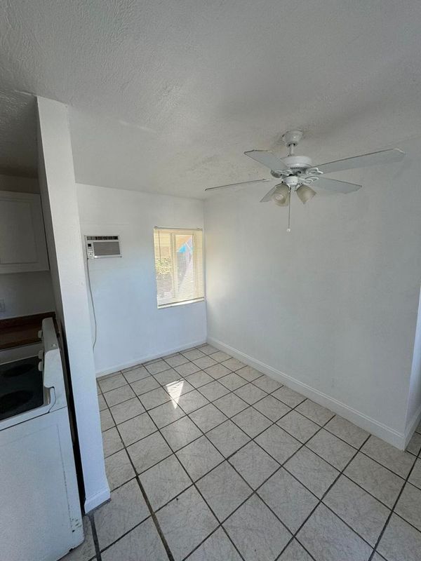 Building Photo - 920 N Haverhill Rd