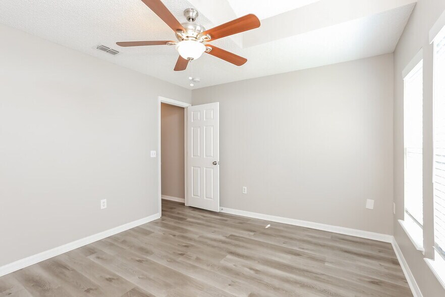 Building Photo - 10415 Song Sparrow Ln