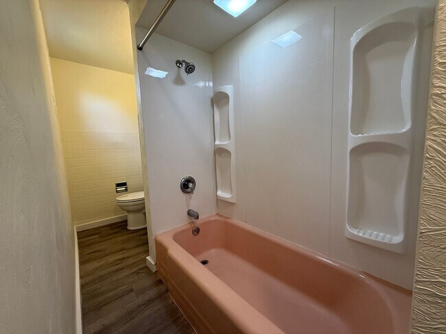 Building Photo - Newly updated 2BR house with yard, off str...