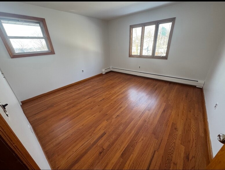 Building Photo - 208 6th St