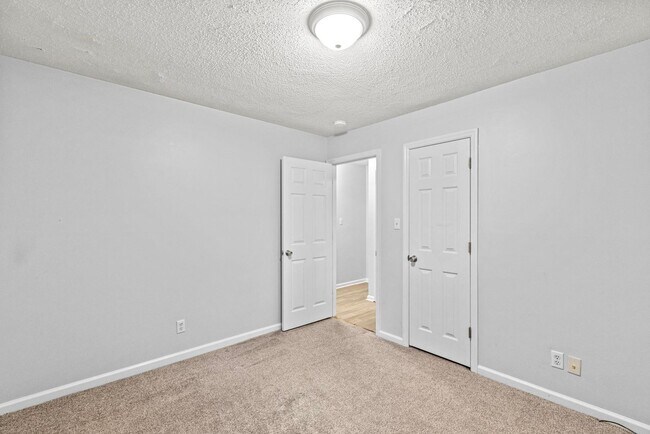 Building Photo - Charming 3 bedroom Available Now